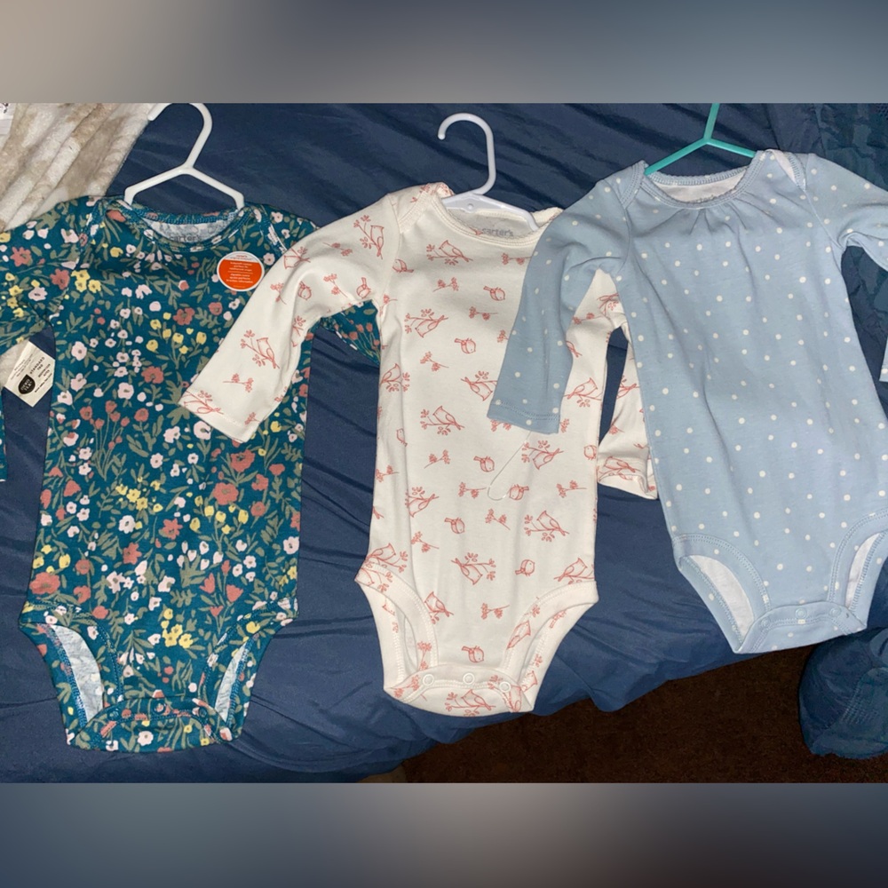 3 long sleeve oneies size 9 months